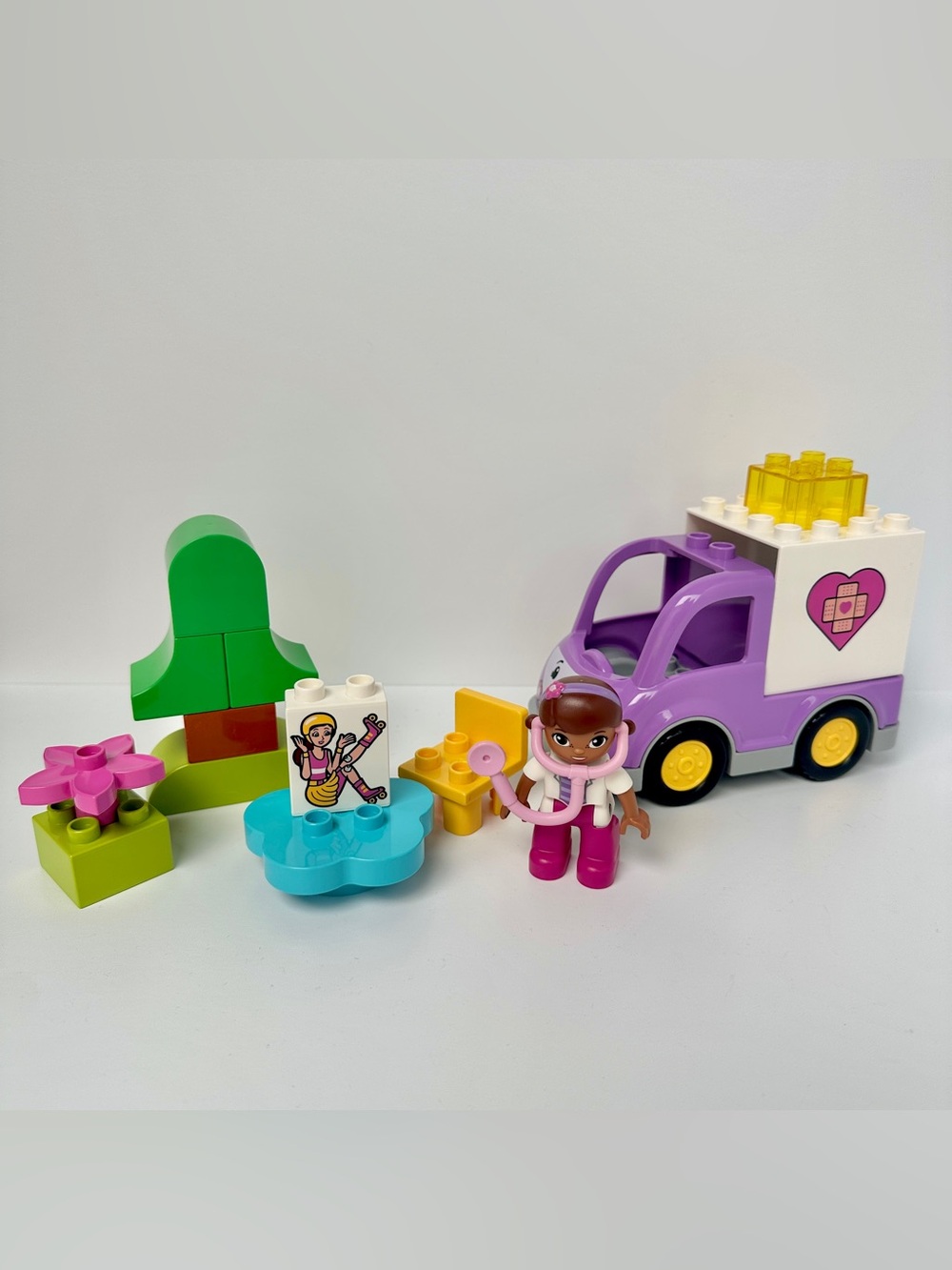 LEGO DUPLO Disney Doc McStuffins Pet Vet Care 10828 Hallie Hippo Rudy Set‎
